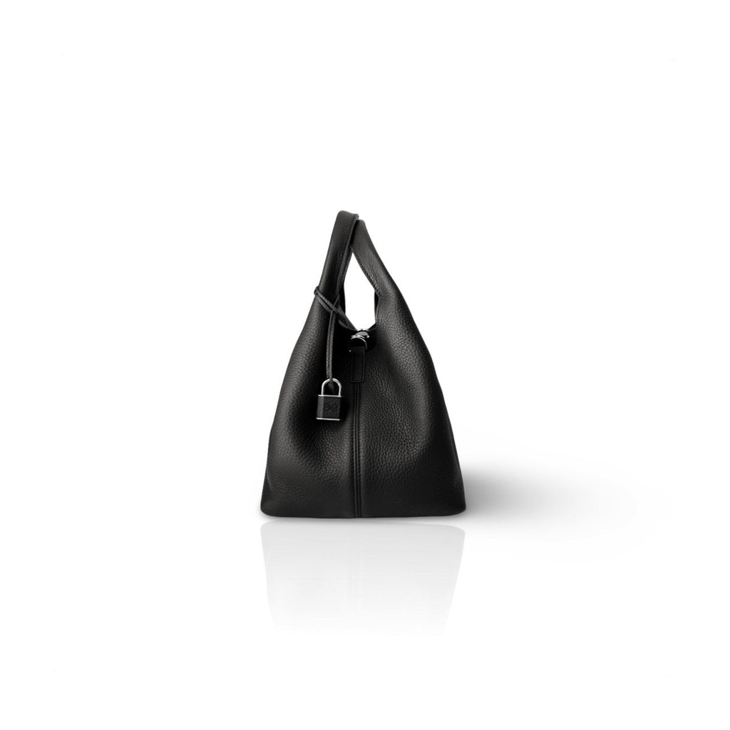 IVY 22 BLACK