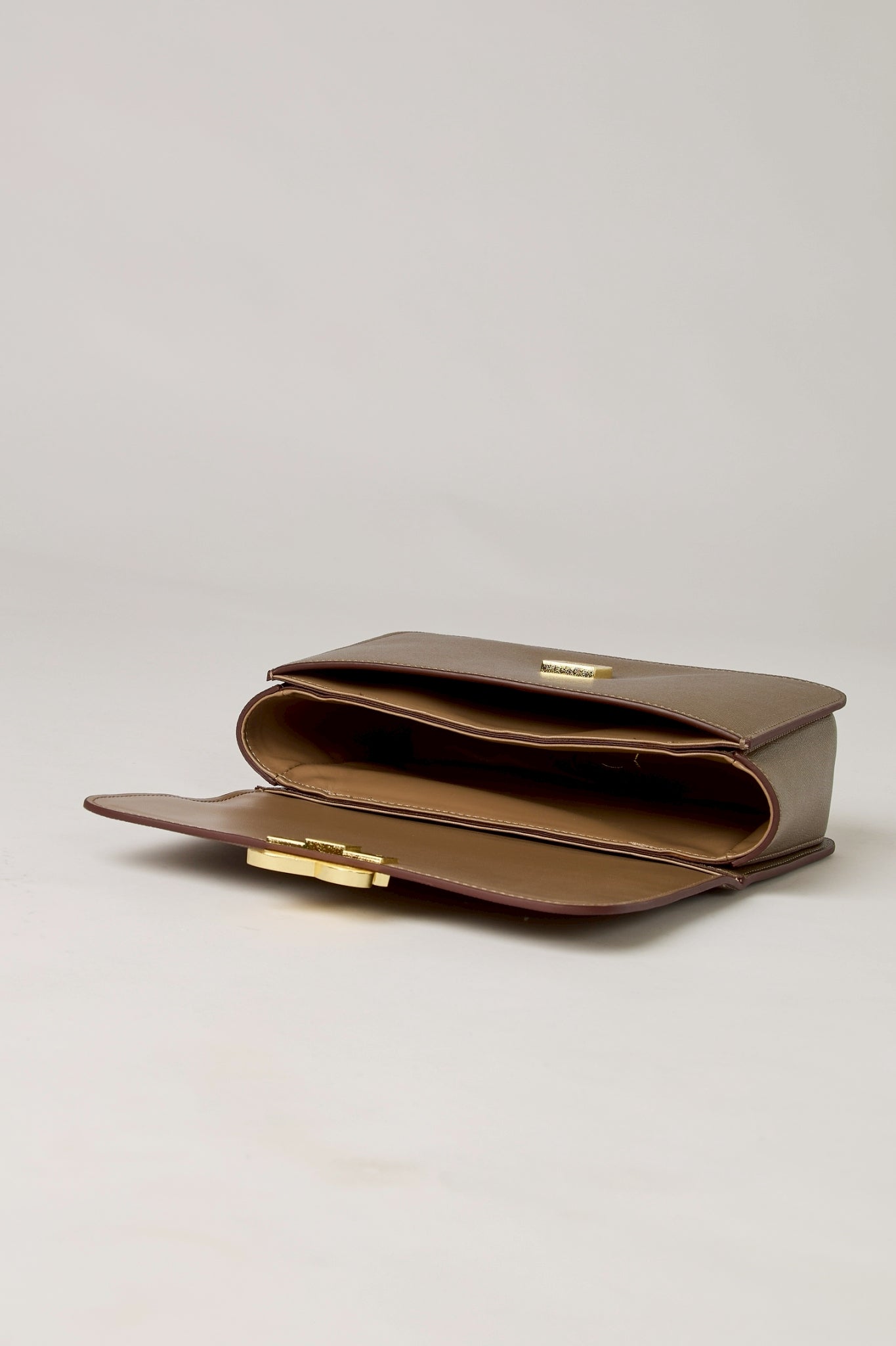 NEW TIMELESSNESS (BLOOM)22 PU CLAY