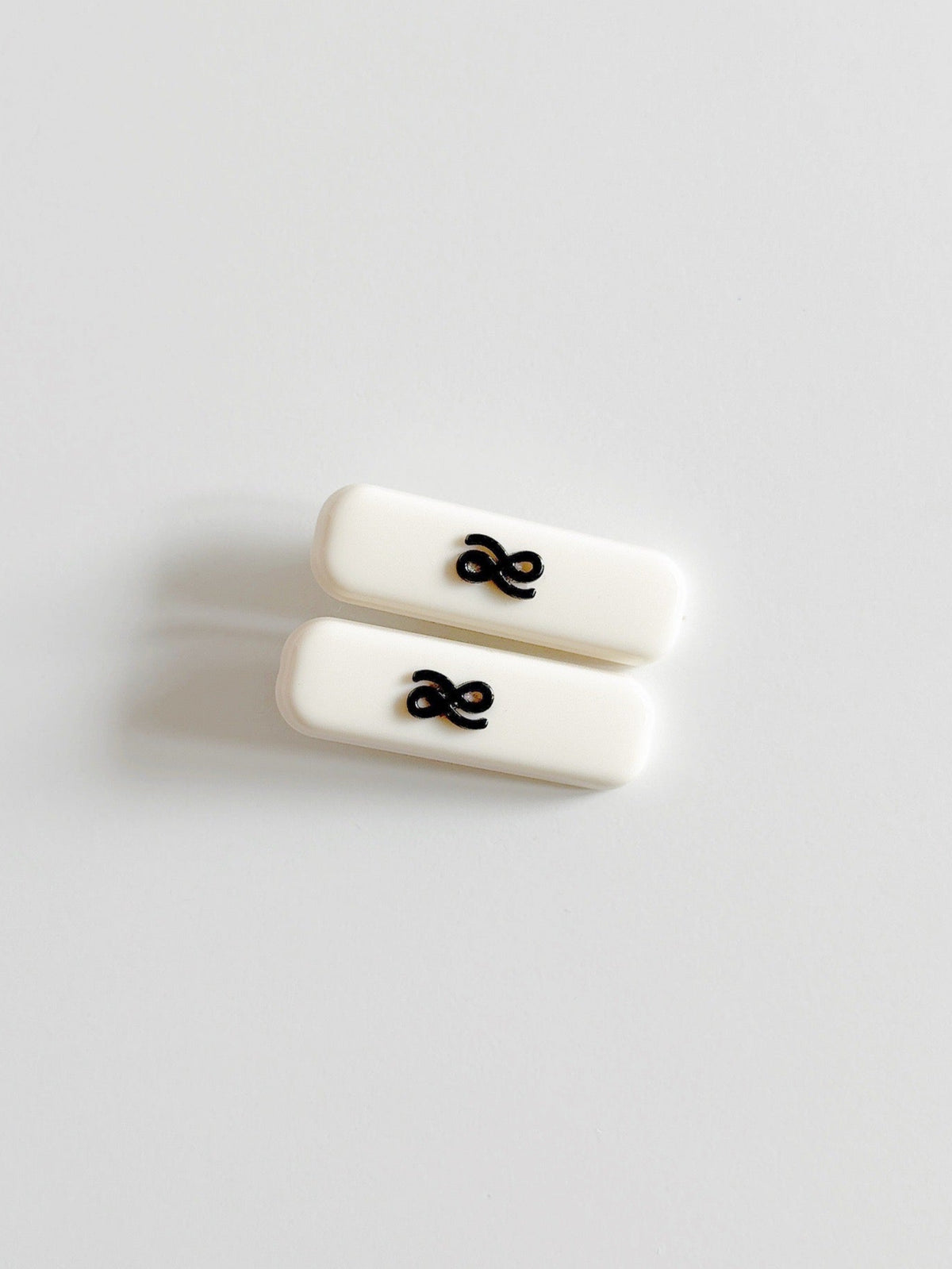 HAIR CLIPS WHITE SHELL