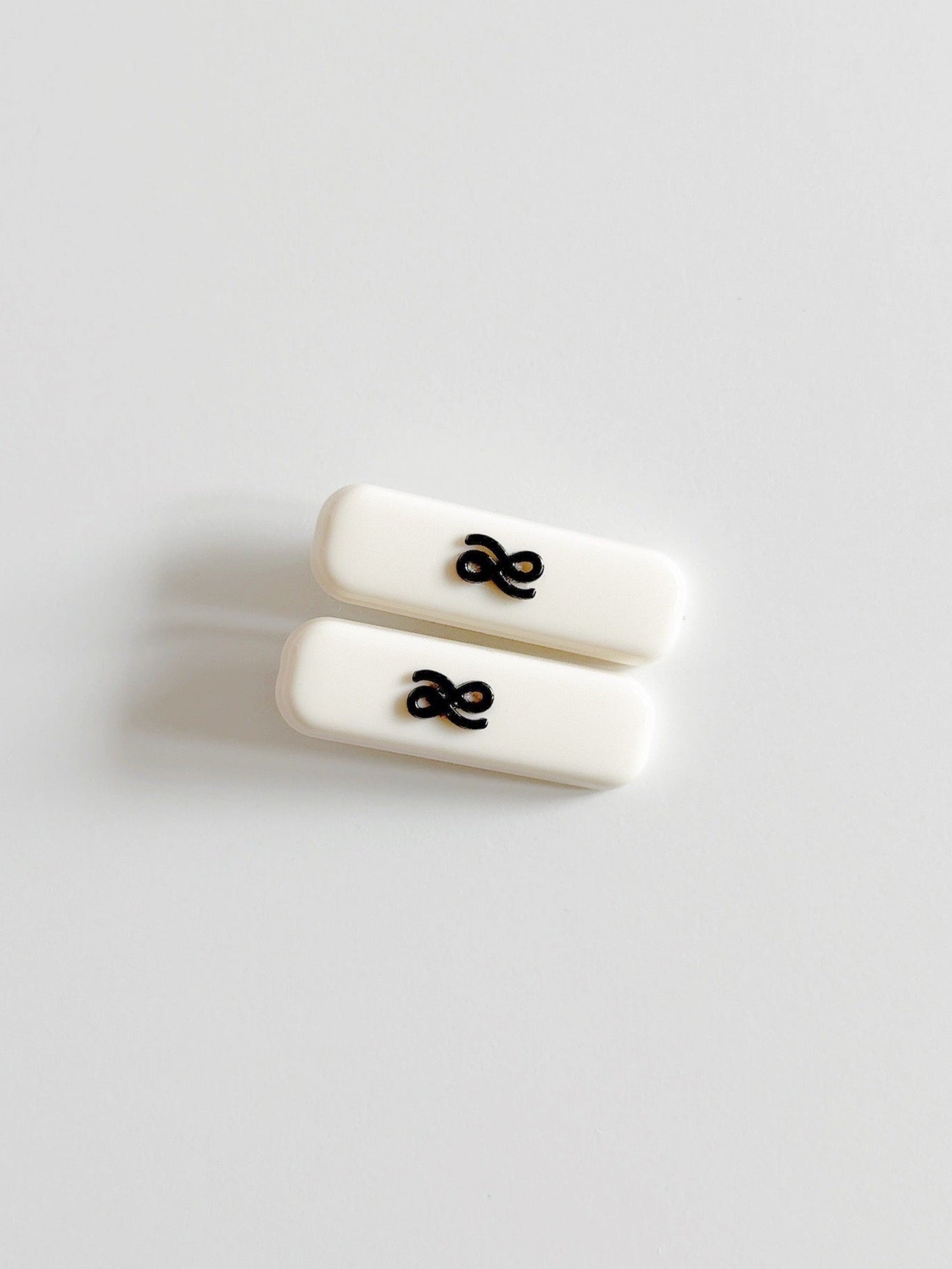 HAIR CLIPS WHITE SHELL