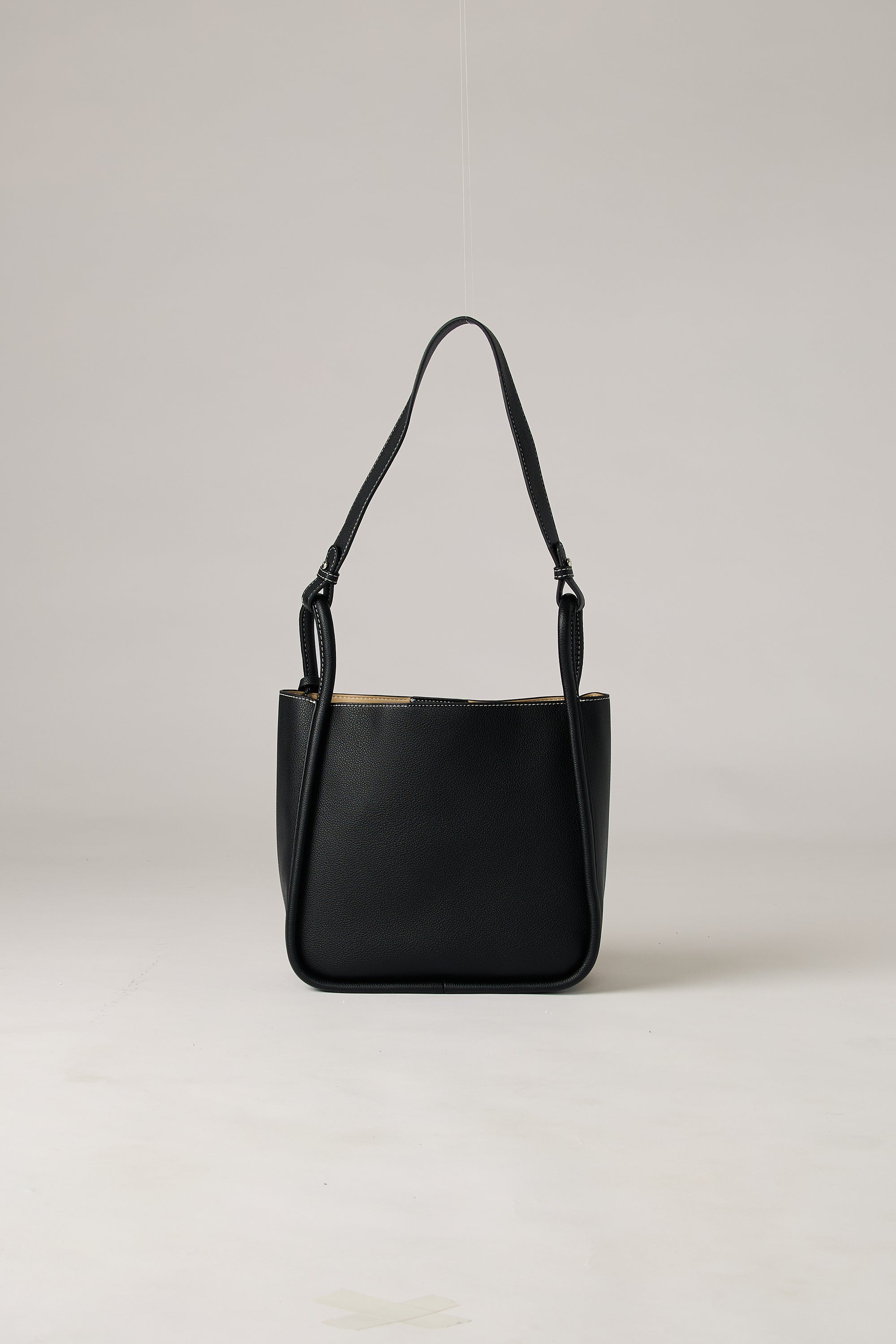 MOMENTUM JOURNEY PU BLACK, LARGE