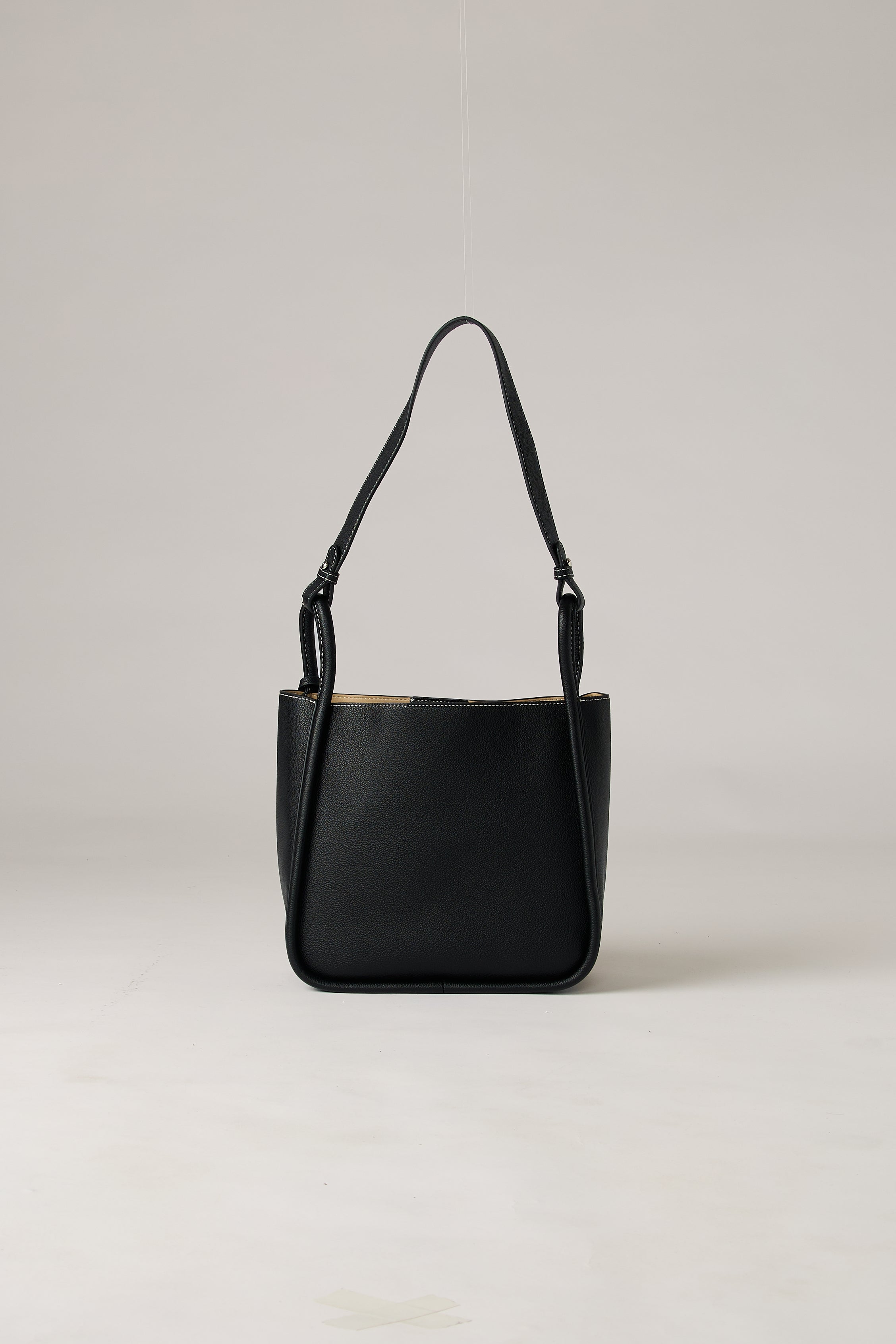 MOMENTUM JOURNEY PU BLACK, LARGE